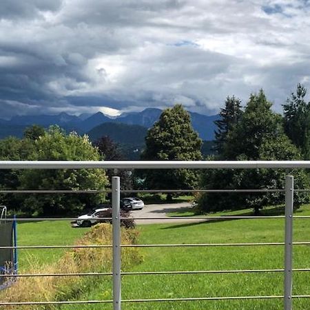 Velden View Ferienwohnung Mit Grosser Sonnenterrasse Und See- Und Karawankenblick Velden am Wörthersee Buitenkant foto
