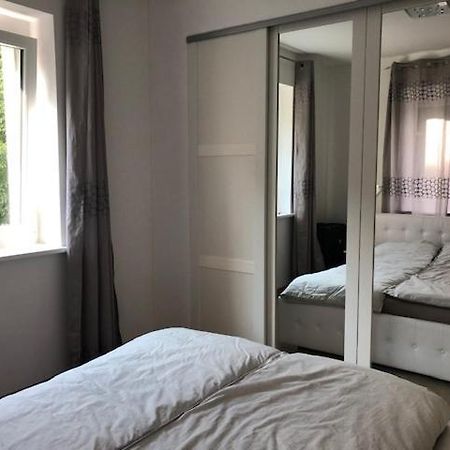 Velden View Ferienwohnung Mit Grosser Sonnenterrasse Und See- Und Karawankenblick Velden am Wörthersee Buitenkant foto