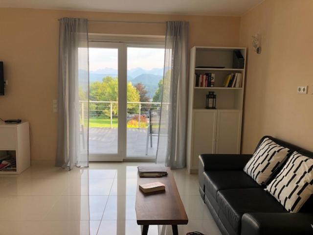 Velden View Ferienwohnung Mit Grosser Sonnenterrasse Und See- Und Karawankenblick Velden am Wörthersee Buitenkant foto