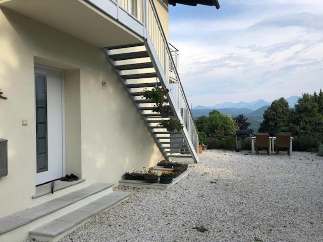 Velden View Ferienwohnung Mit Grosser Sonnenterrasse Und See- Und Karawankenblick Velden am Wörthersee Buitenkant foto