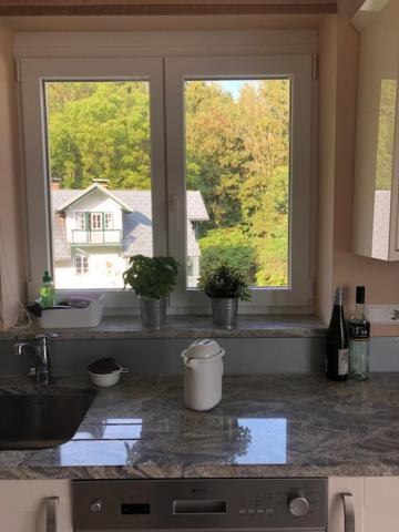 Velden View Ferienwohnung Mit Grosser Sonnenterrasse Und See- Und Karawankenblick Velden am Wörthersee Buitenkant foto