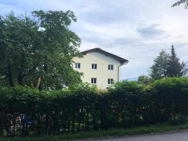 Velden View Ferienwohnung Mit Grosser Sonnenterrasse Und See- Und Karawankenblick Velden am Wörthersee Buitenkant foto