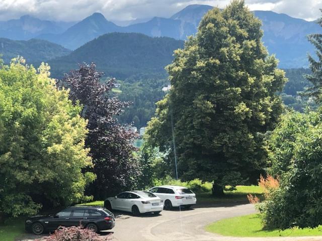 Velden View Ferienwohnung Mit Grosser Sonnenterrasse Und See- Und Karawankenblick Velden am Wörthersee Buitenkant foto